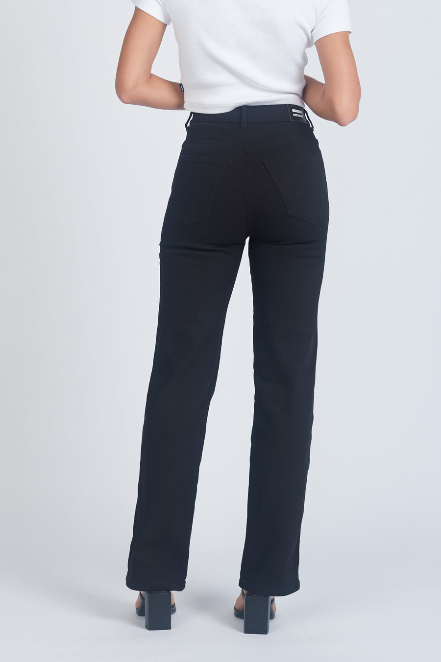 Moxy Straight Jeans - Solid Black