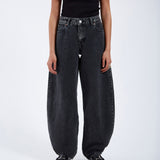 Nanci Barrel Jeans PETITE - Aged Black